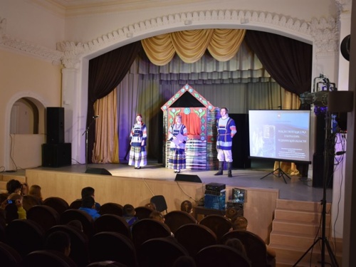 Театр кукол подарил на Рождество зрителям области «Каменный цветок»